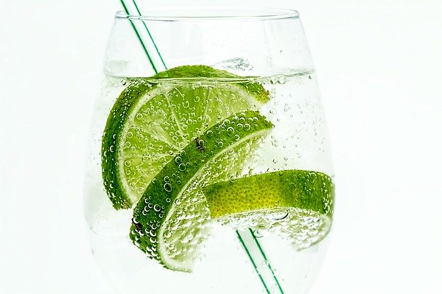 gin s limetkou